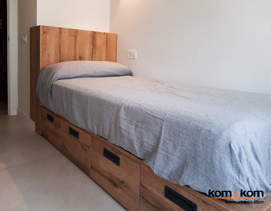 cama madera hecha a medida para habitación muy estrecha